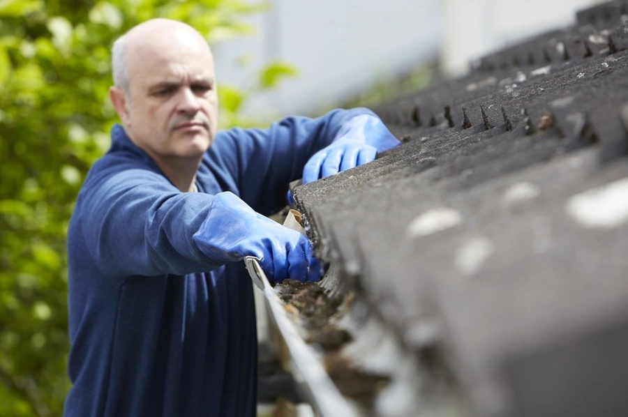 Professional Gutter Cleaning Service in Sacramento, CA Professional Gutter Cleaning Service in Sacramento, CA